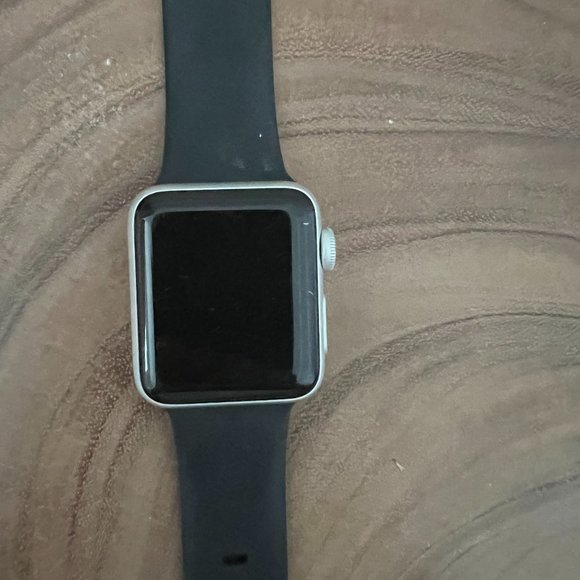 Apple WatchSeries 3; 38 mm aluminum case